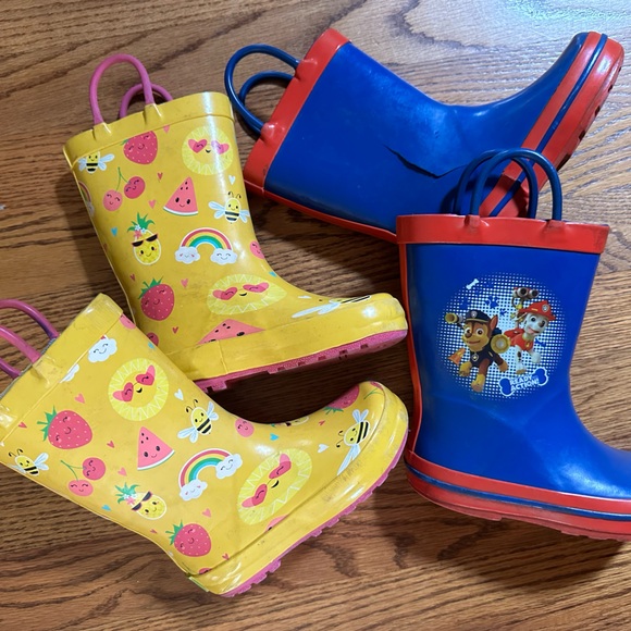 Lot of Size 7/8 toddler rain boots ☔️ - Picture 1 of 4